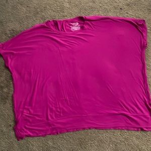 Women’s dark pink t-shirt